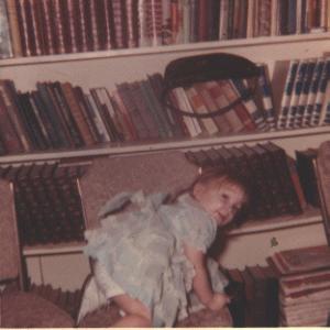 Toddler w/books